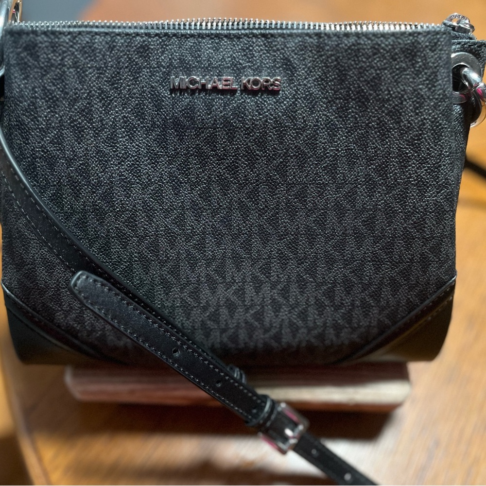NWT Black Michael Kors Crossbody Purse.